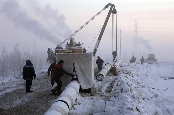 Находищата на нефт и газ в Русия "отиват" все по на север, в труднодостъпни територии със сурови условия за добив. Това оскъпява енергоносителите.