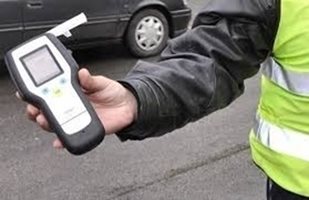 Много пиян шофьор сам отби колата си от пътя в Ловешко