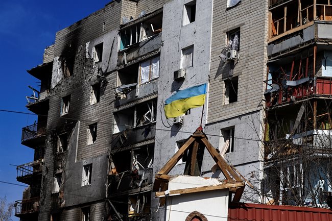 Зеленски: Разрушенията в Бородянка са по-ужасяващи от тези в Буча (Снимки)