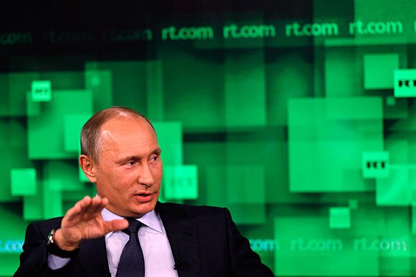 Владимир Путин говори по тв Russia Today СНИМКА: Архив