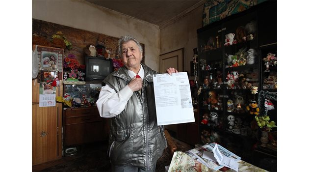 ОСЪДЕНА: 79-годишната Сузана Петрова е задлъжняла с 5200 лева към топлофикация.