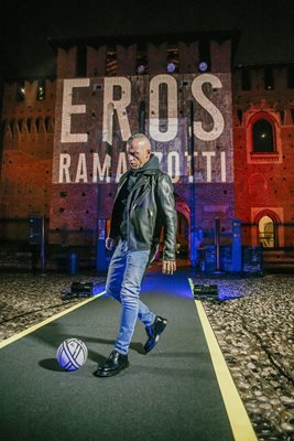 Ерос Рамацоти ще пее в "Арена Армеец" на 3 октомври.