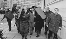 1997 г.: Агитки на ВИС и СИК щурмуват парламента