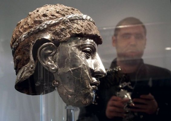 Красивата маска е била изработена в Рим