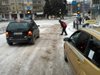 Таксиметрови шофьори опесъчиха кръстовища в Ловеч