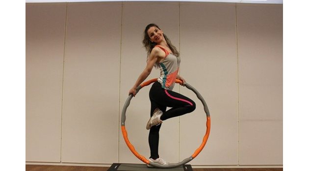Цветелина Оланд е треньорка по художествена гимнастика.
