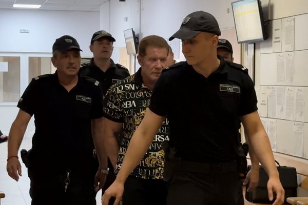 Личкана в съда: Полицай е казал на 23-годишната жена да излъже, че съм я ударил