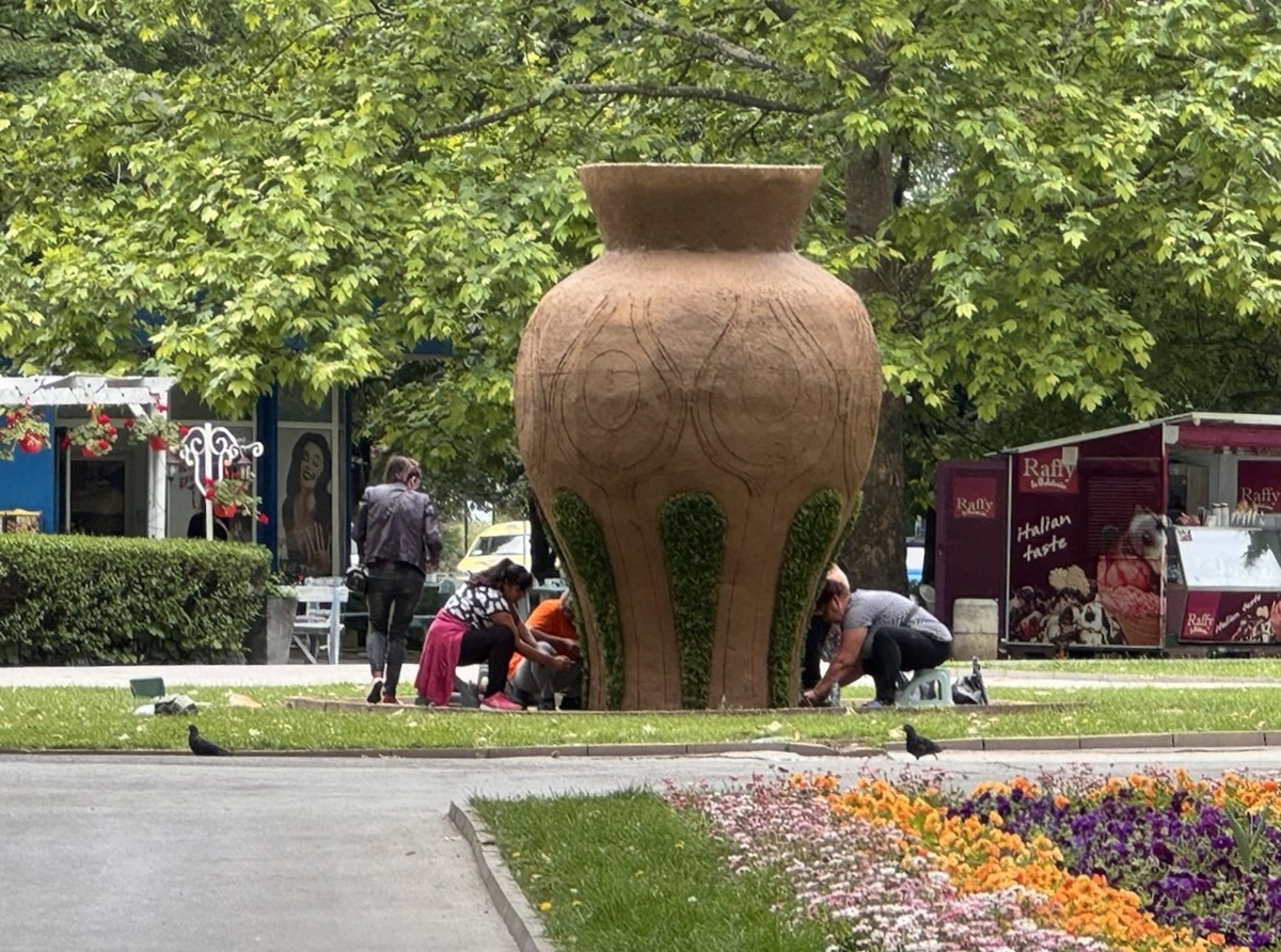 Над 35 000 цветя ще красят един от символите на Русе – Вазата в Парка на младежта
