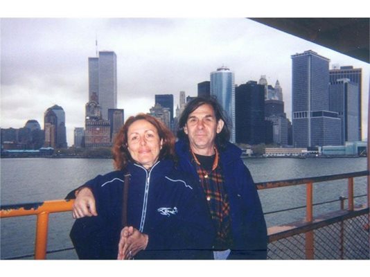 Пеци Гюзелев и съпругата му Ефросина в САЩ по време на турнето на групата през 2000 г.
