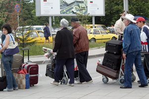 Младите пътуват из България, по-възрастните ходят в чужбина