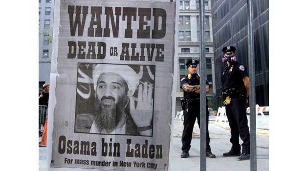 Осама бин Ладен и Ал-Кайда веднага са заподозрени за атентатите на 11 септември.