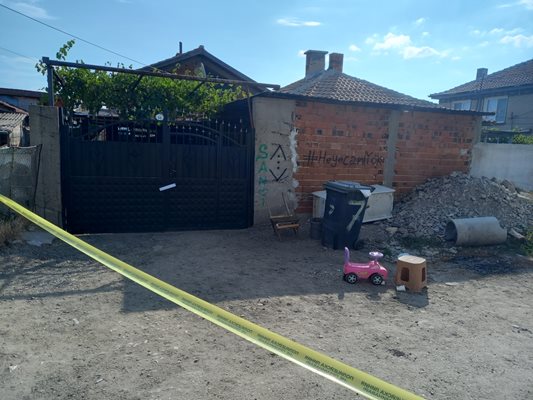 Къщата в Рогош, заради която се стигна до тройното убийство.