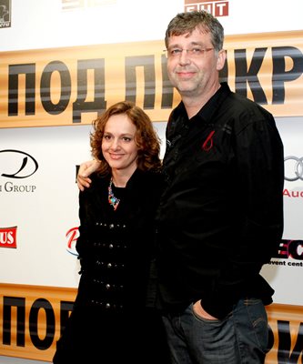 Божинов със съпругата си Параскева Джукелова на премиерата на сериала "Под прикритие"