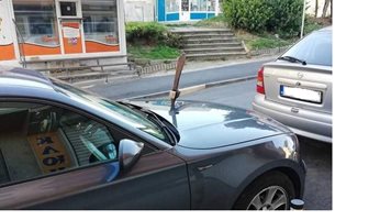 BMW осъмна със забита кирка във Варна