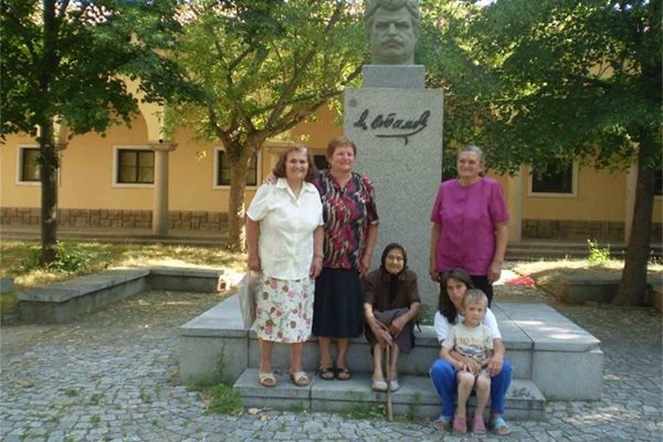 Роднините от Славовица