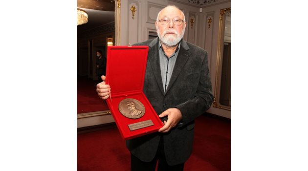 Владимир Зарев е новият носител на наградатаза духовен принос на името на Иван Вазов