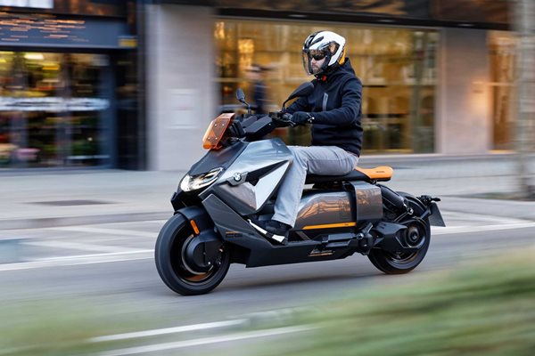 В САЩ и Канада в момента от мотоциклетите на BMW може да се купи само този електрически модел СЕ-04. Снимка: BMW