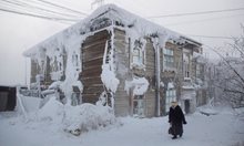 Замръзнала къща в центъра на селото