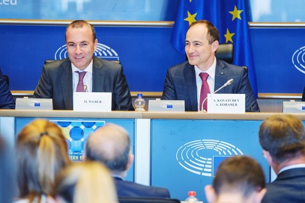 Лидерът на делегацията на ГЕРБ/ЕНП в ЕП Андрей Ковачев е заместник на Манфред Вебер, шеф на групата на ЕНП в ЕП и кандидат за председател на Европейската комисия.