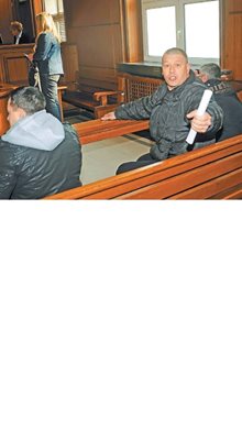 Божидар Методиев, Борис Маринов и Димчо Димов ( от ляво на дясно) на подсъдимата скамейка през 2012 г.
