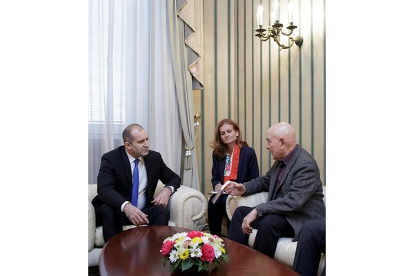 Президентът Радев и проф. Шалиан се обединиха около мнението, че днес повече от всякога е нужно задълбочено и детайлно разбиране на генезиса  СНИМКИ: Прессекретариат на президентството