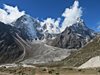 Непалски планински водач загина на Еверест