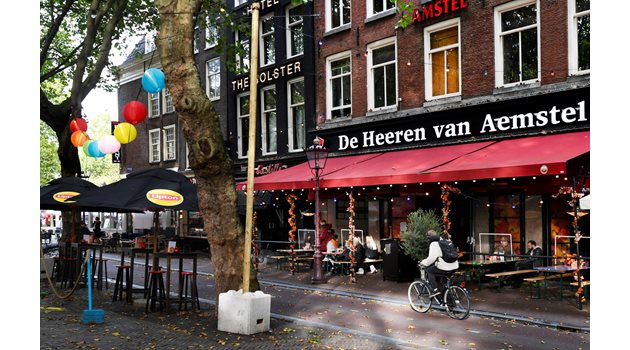 Нидерландия обяви, че пак ще затваря барове и ресторанти заради кризата с коронавируса.
