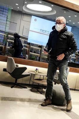 Абрамович бе видян  на летище в Тел Авив  в средата на март, преди  да се отправи към Истанбул.