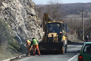 5 правителства за 2 години дали 1,1 млрд. лева за пътища по стари договори