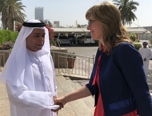 Правосъдният министър на ОАЕ Султан ал Бади и вицепремиерът и външен министър Екатерина Захариева обсъдиха възможността за подписване на споразумение за реадмисия през април 2014 г. в Абу Даби.