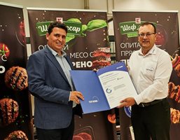  Директорът на сектор „Свежи храни“ Васил Василев получи още един сертификат от TUV Nord България.