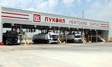 Депутати спират "Лукойл" да изнася горива