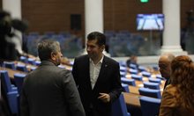 Кирил Петков моли ГЕРБ и ДПС: Елате в парламента, народът чака бюджета