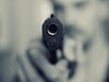 Мъж стреля с оръжие в дома на свои съседи заради конфликт между деца