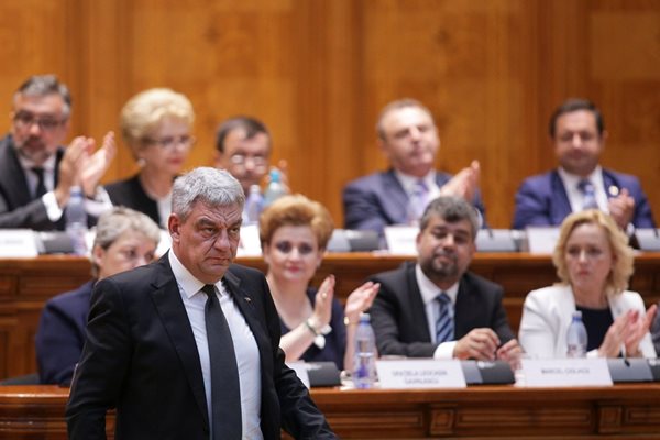 Премиерът Михай Тудосе в парламента  СНИМКА : Ройтерс