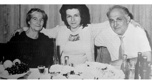 Людмила Живкова с баща си Тодор и майка си д-р Мара Малеева-Живкова.
