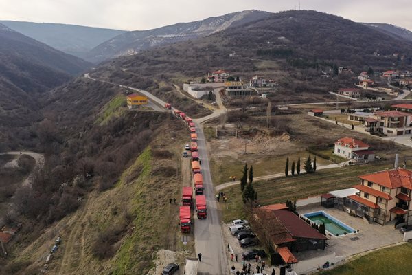 Жители на Белащица спряха натоварените камиони.