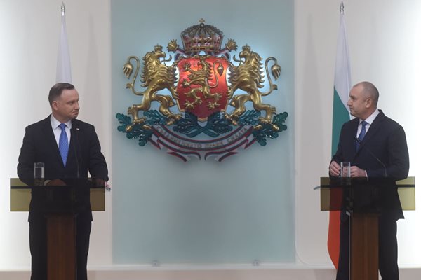 Румен Радев е поискал от полския държавен глава Анджей Дуда българските изтребители да бъдат ремонтирани в Полша.