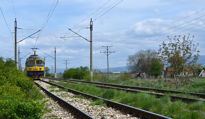 Без ток е най-натоварента жп линия на апенините.