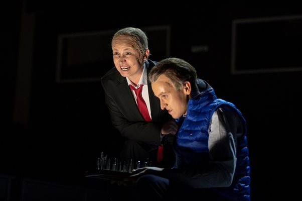 Радена Вълканова играе Путин в постановката на Галин Стоев “Хага”.
СНИМКА: БОРЯНА ПАНДОВА/ НАРОДЕН ТЕАТЪР