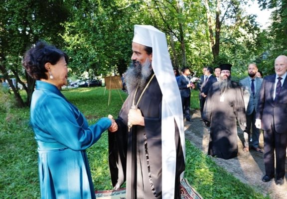 Лхагвасурен Саянаа и патриарх Даниил Снимка: Българската патриаршия