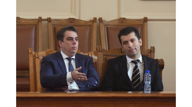 Асен Василев (вляво) и Кирил Петков