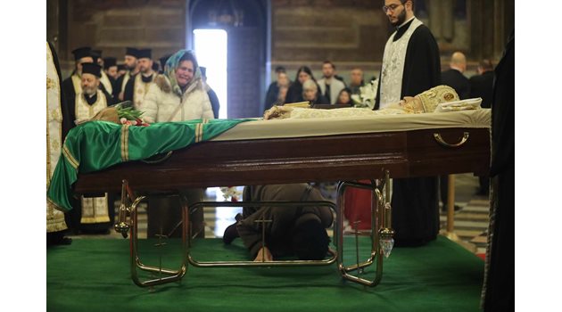 Ковчегът с тленните останки на Негово Светейшество беше внесен в патриаршеския храм малко преди 08.00 ч.