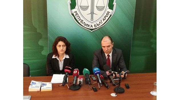 Прокурор Кателиева и комисар Калоянов по време на извънредния брифинг. Снимка:Елена Фотева