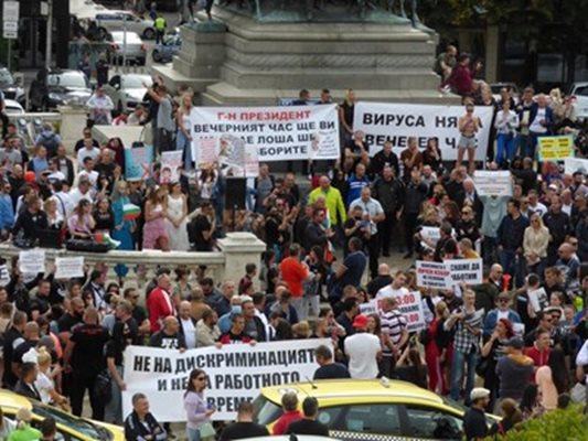 Протестът на заведенията, игралните зали и детски клубове в столицата. Снимки: Румяна Тонева