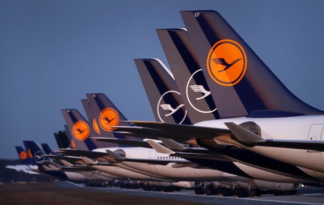 Самолети на “Луфтханза” на летището във Франкфурт 
СНИМКИ: РОЙТЕРС
