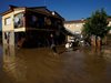 Трима са загинали след проливните дъждове в Испания (Снимки)