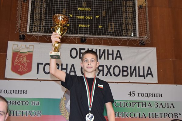Победителят Мартин Милев с купата