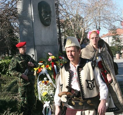 Членове на комитет "Родолюбие" взеха участие в тържественото честване на 164 г. от рождението на Стефан Стамболов