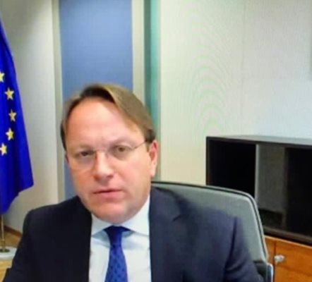 Европейският комисар по разширяването Оливер Вархели СНИМКА: Личен профил в Туитър